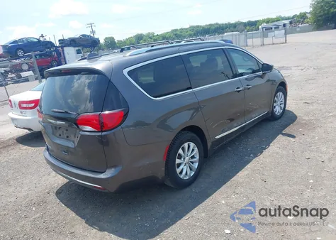 2018 Chrysler Pacifica Touring L Plus z USA, uszkodzony, nr VIN 2C4RC1EG9JR121370